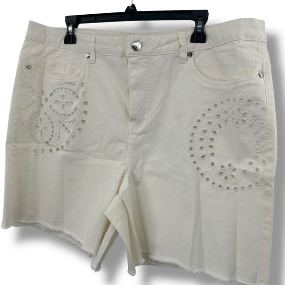 NEW Venus White Eyelet Shorts Size 20 Cut Out Beachy Summer Bermuda Frayed Hem - Picture 2 of 7
